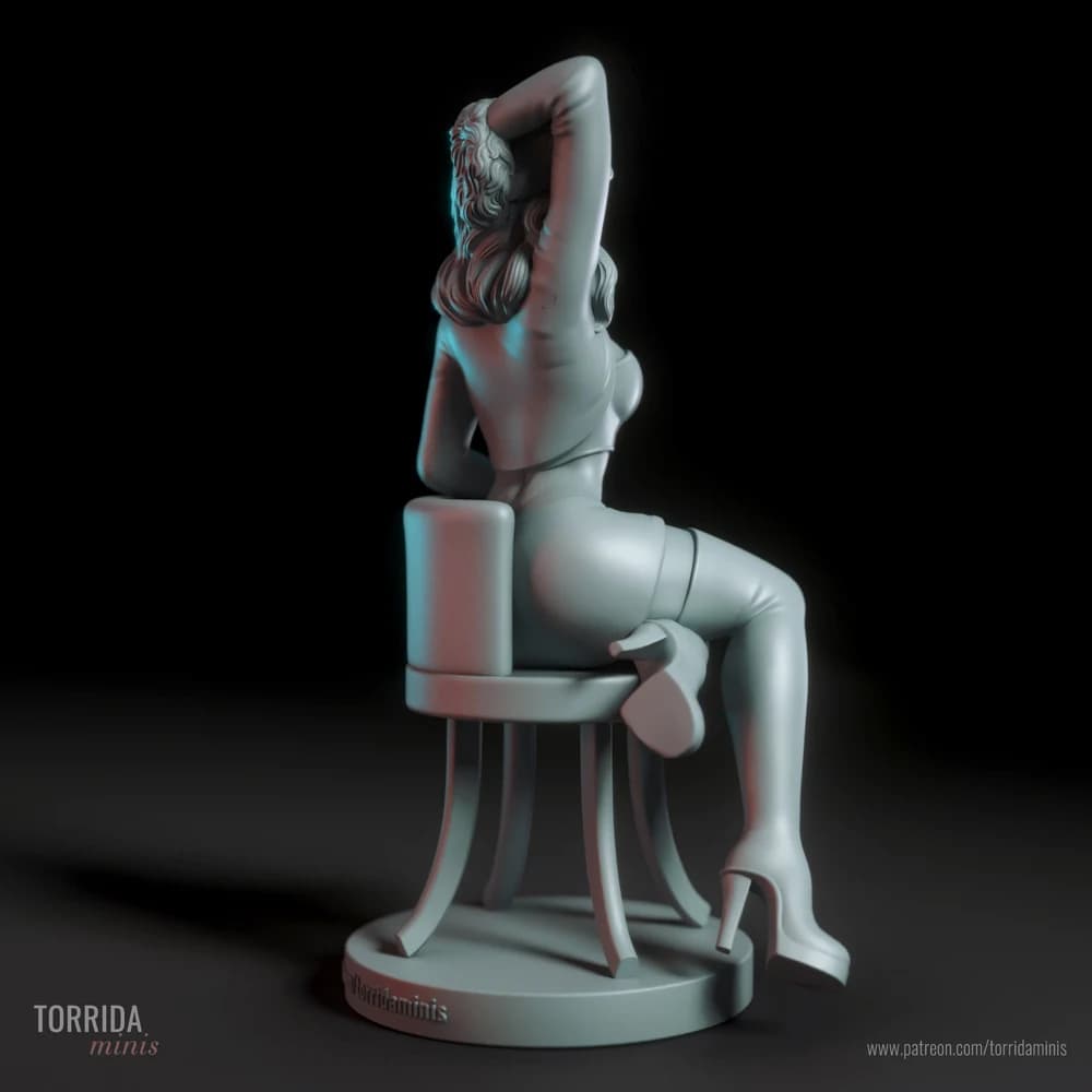 Katya Kazanova — Miniatura 3D Pin-up Russa | Torrida Minis